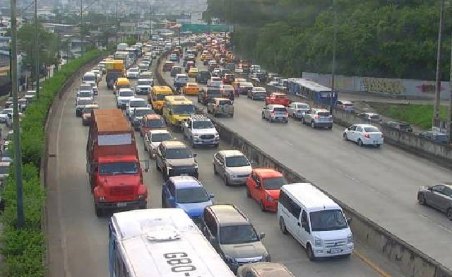 ATM sanciona a contratista por colapso vehicular en la avenida del Bombero en Guayaquil