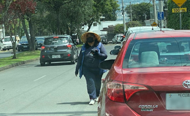 Cuidadores de autos de la Asociación Eloy Alfaro piden revisión justa del porcentaje de la Zona Azul en Sangolquí