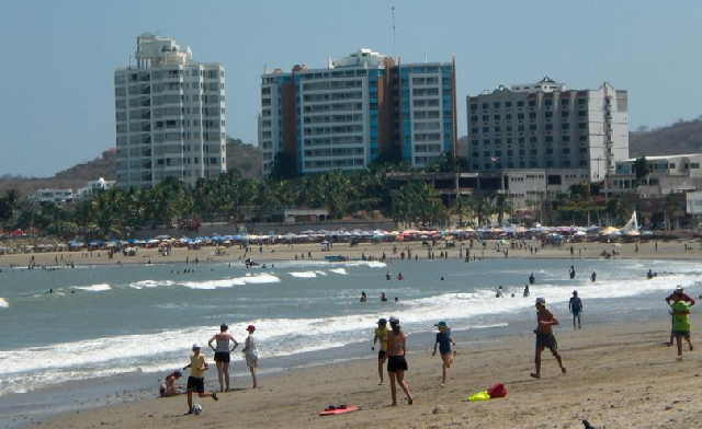 Ecuador activa alerta por oleaje: 29 playas con nivel alto y 12 con nivel medio