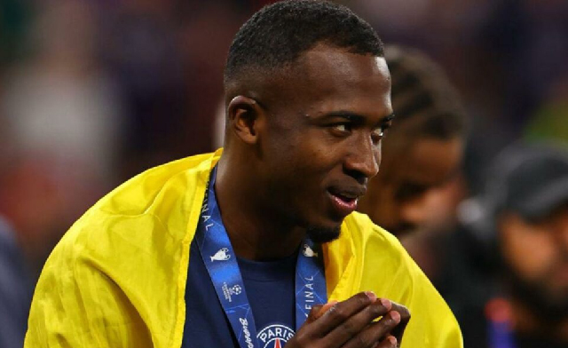 Willian Pacho renovará con el PSG y tendrá salario de estrella mundial