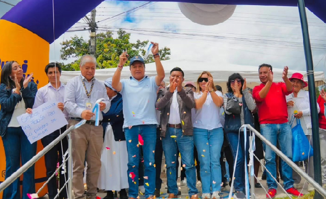 Fabián Iza, junto a la Jefa Política de Rumiñahui, continúan inaugurando obras