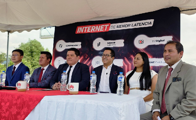 Desde San Isidro de Fajardo se realizó la entrega de equipos tecnológicos a estudiantes del colegio Telmo Hidalgo con discapacidades especiales