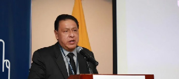 Jaime Bernabé asume el Ministerio de Salud Pública tras la salida de la Viceprensidenta Pinto