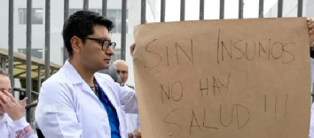 Crisis en salud pública enciende protestas médicas en Quito