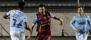 Universidad Católica e Independiente del Valle dominan la LigaPro 2026 tras la fecha 10