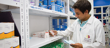 Noboa impulsa reformas para agilizar la compra de medicamentos en el sector público