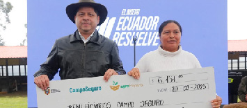 El Gobierno Nacional respalda el trabajo de los agricultores de Pichincha y Cotopaxi con la entrega de herramientas