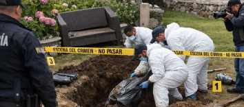 Hallan enterrado en una hostería de Sangolquí a joven extranjero de 22 años; familia pide justicia