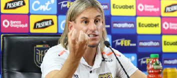 Beccacece y el silencio que llamó la atención tras el debut de Ecuador en el Mundial
