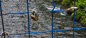 Puente del Amor Eterno: la tradición que mantiene vivos los lazos de pareja en el Parque Santa Clara