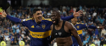 Enner Valencia desafía al tiempo; tres cabezazos, una remontada y otra noche para la historia