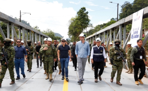 El puente tipo delta que restablece la conexión entre Pichincha y Santo Domingo ya es una realidad